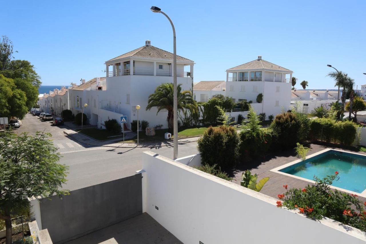 Dos Salgados, 5bdr, Front, Near Salgados Golf Club *