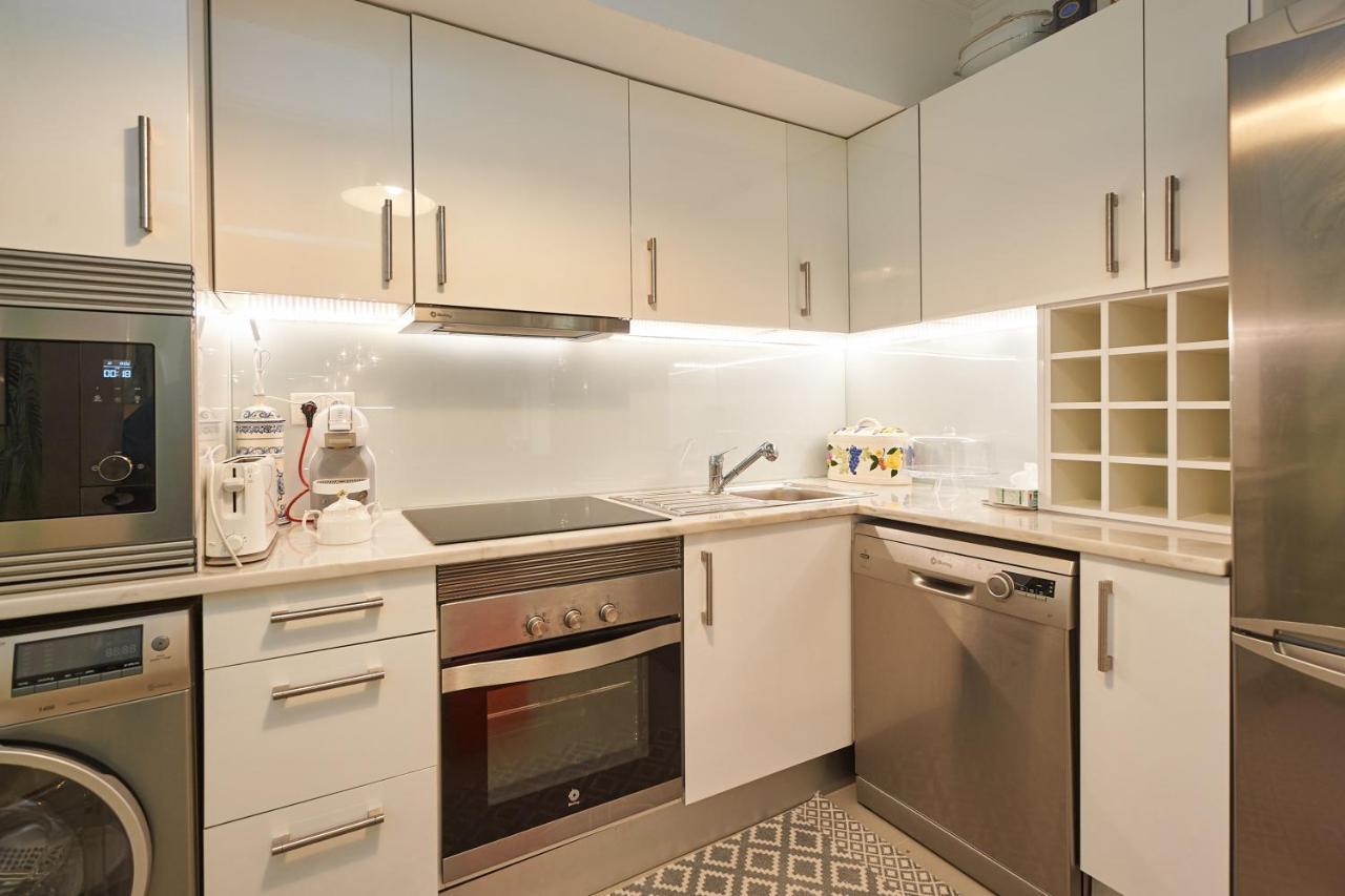 Spacious In With Private Garden 120 M² Apartment *
