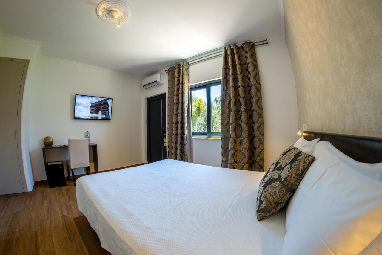 Vila Fuzeta With Pool & Garden Bed and breakfast