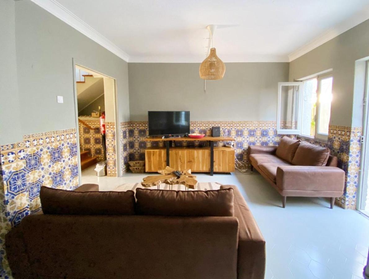 Guest house Naga Laut Surf Villa Costa da Caparica