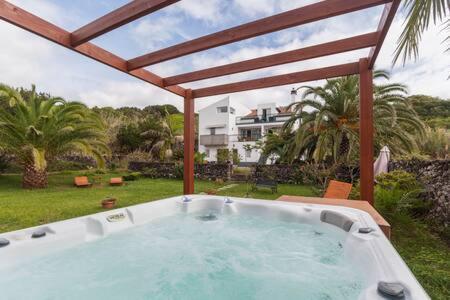 Guest house Casa Caloura, Quarto Deluxe Beautiful View *