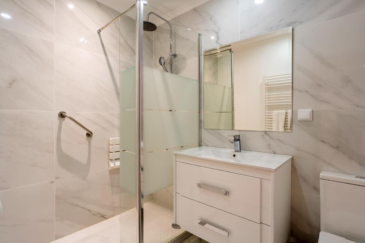 Stylish With Balcony And Amazing Views Over Funchal And The Sea Funchal (Madeira)