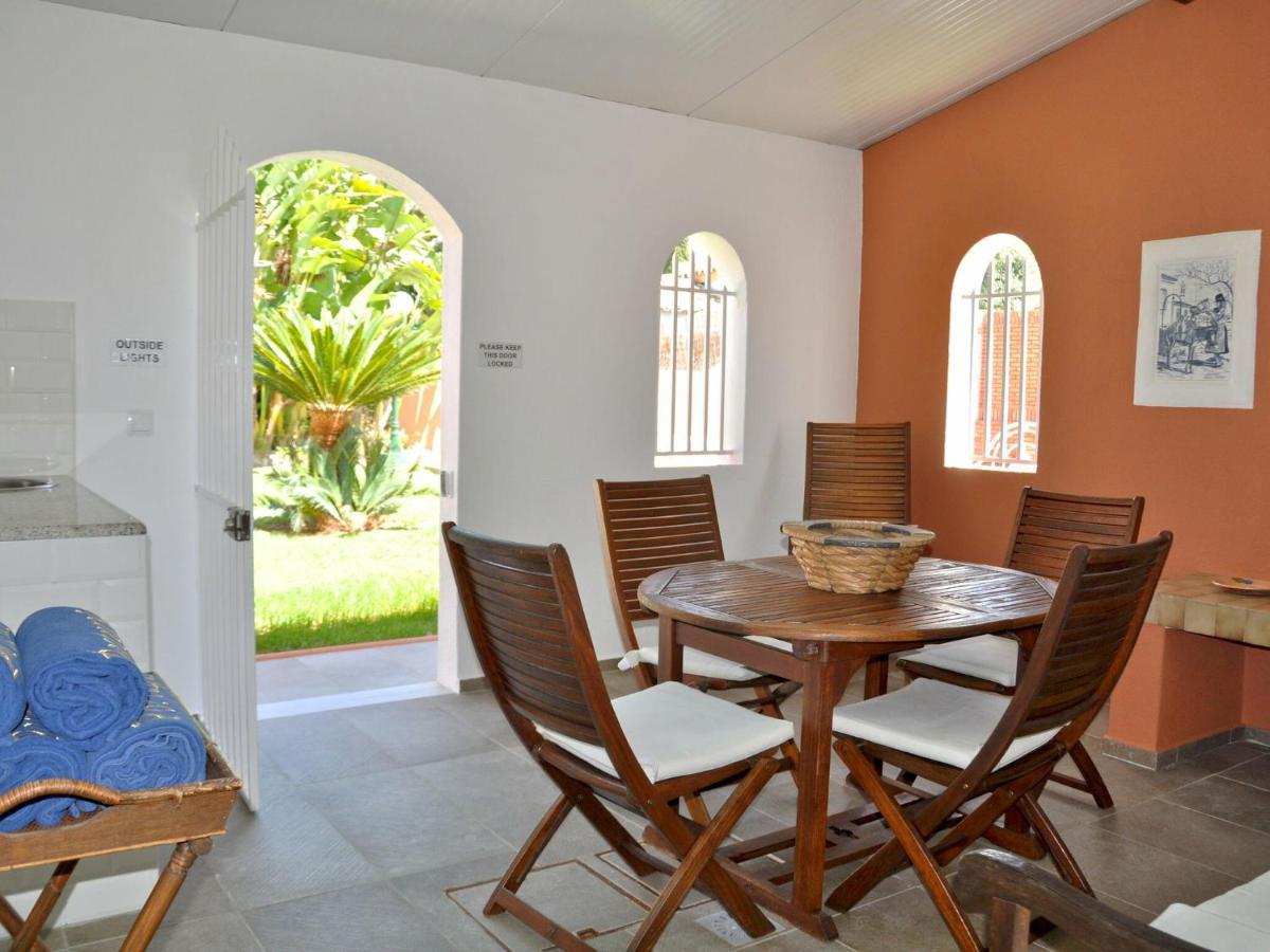 Villa In A Quiet Area With Private Pool Near The Golf Courses And The Marina
