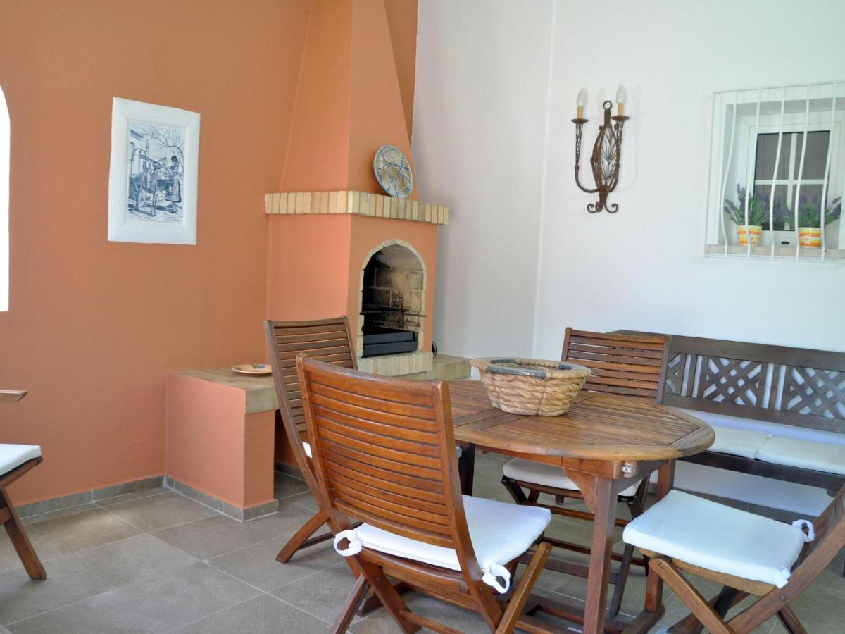 Villa In A Quiet Area With Private Pool Near The Golf Courses And The Marina Villa *