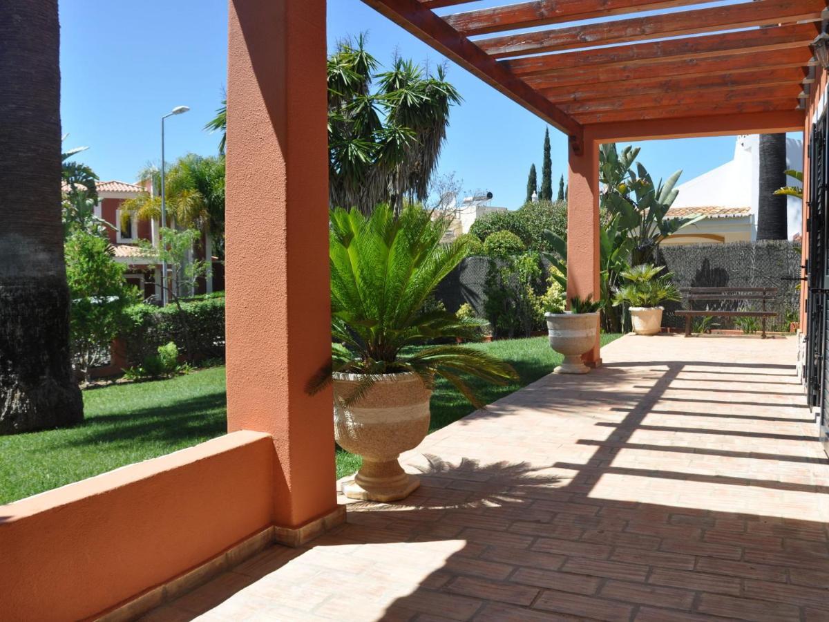 Villa In A Quiet Area With Private Pool Near The Golf Courses And The Marina