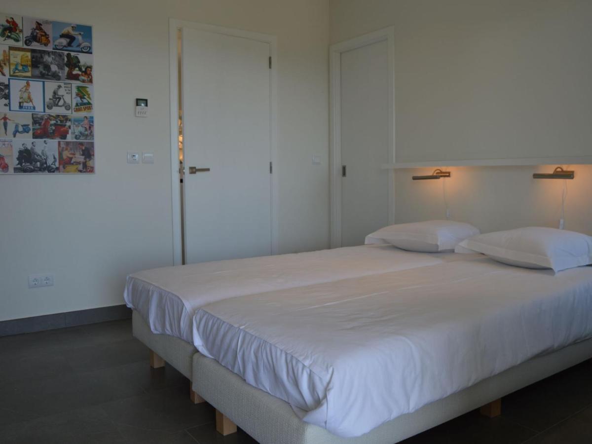 Modern With Swimming Pool Near Carvoeiro