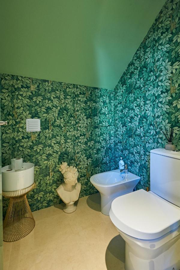 Spacious In With Private Garden 120 M² Estoril