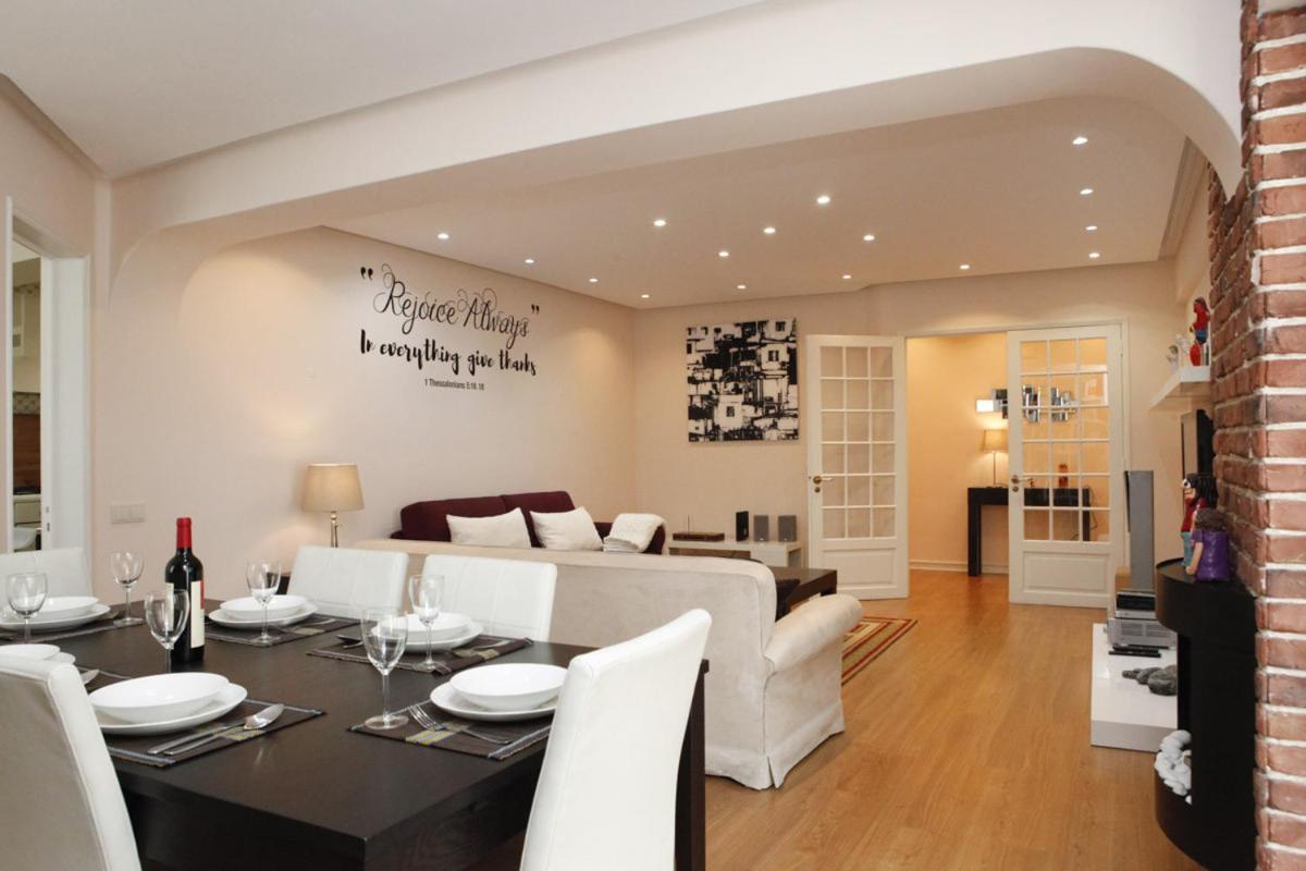 Apartment The Words' In The Heart Of *