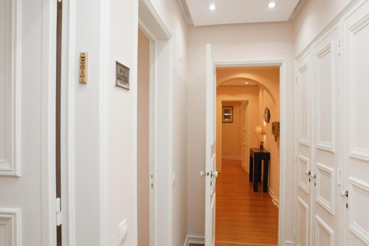 Apartment The Words' In The Heart Of