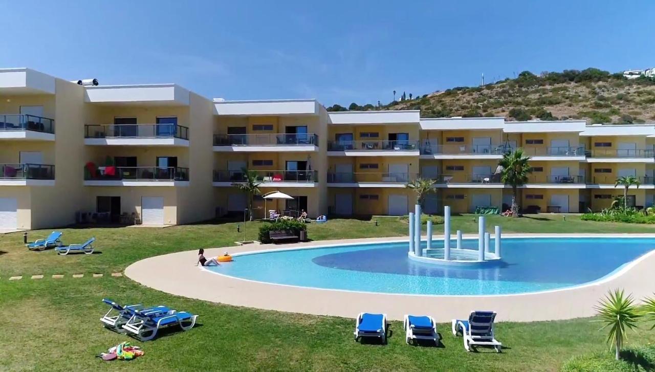 View Apartment: Pool, Garden & Proximity Albufeira