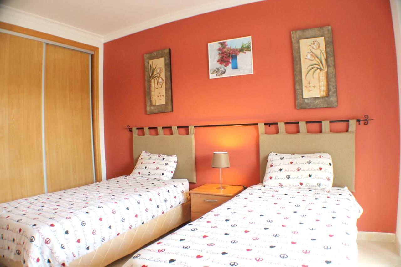 2 Bedrooms With Shared Pool Enclosed Garden And Wifi At 5 Km Away From The Albufeira
