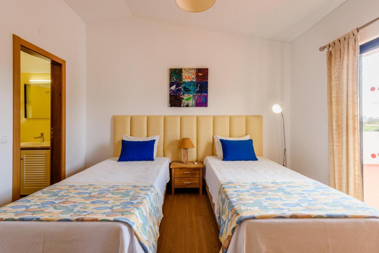 Protea - 5 Bedroom, Beach, Air-con, Wifi Holiday home *