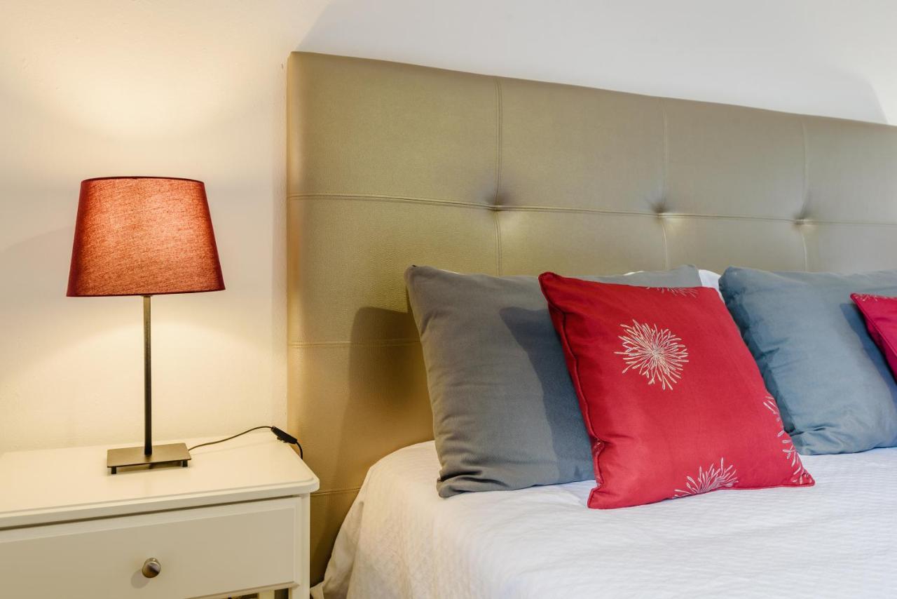 Protea - 5 Bedroom, Beach, Air-con, Wifi Holiday home *