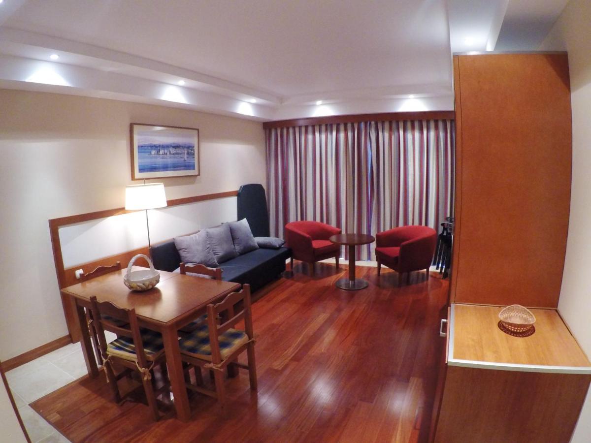 Apartment With One Bedroom In Estombar With Wonderful City View Shared Pool Enclosed Garden 4 Km From The Beach * Estombar