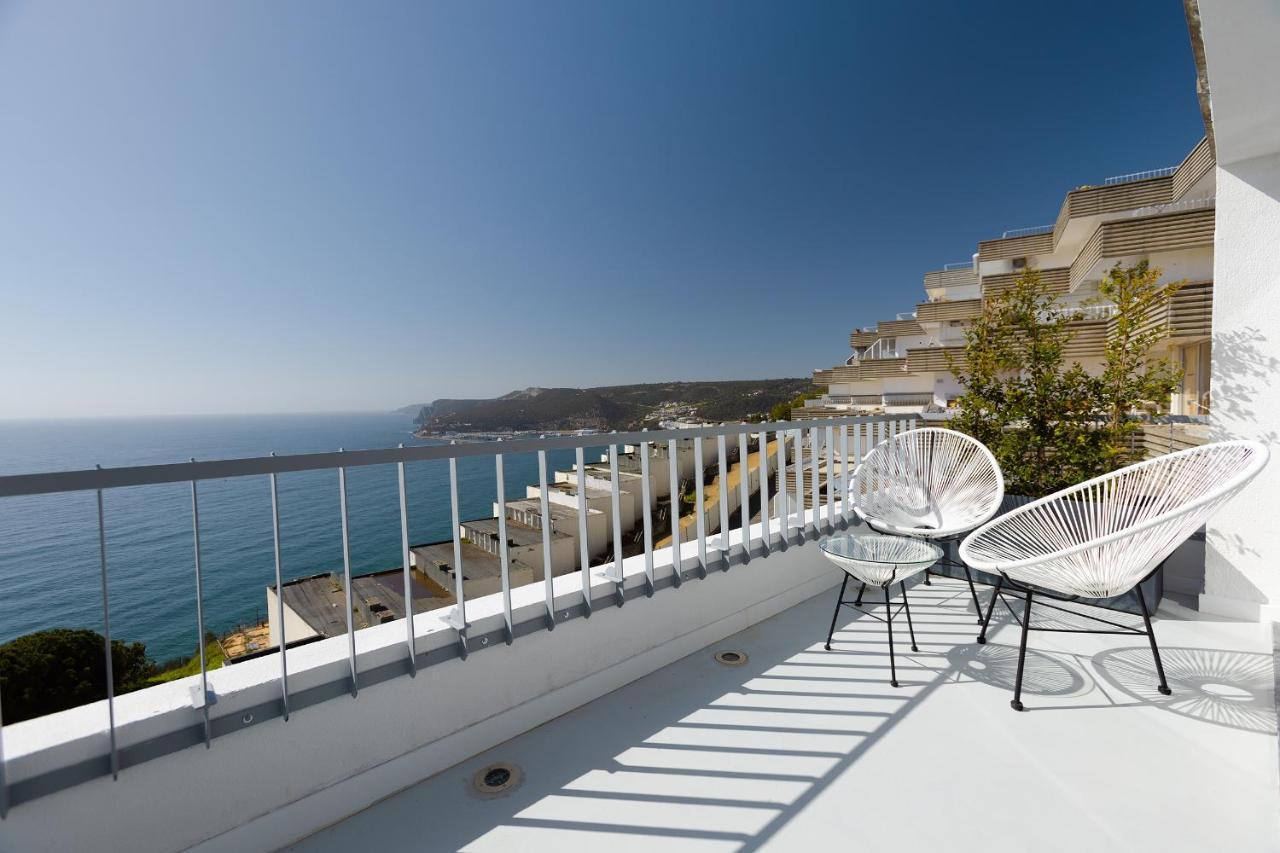 Apartment Cliff By Saudade
