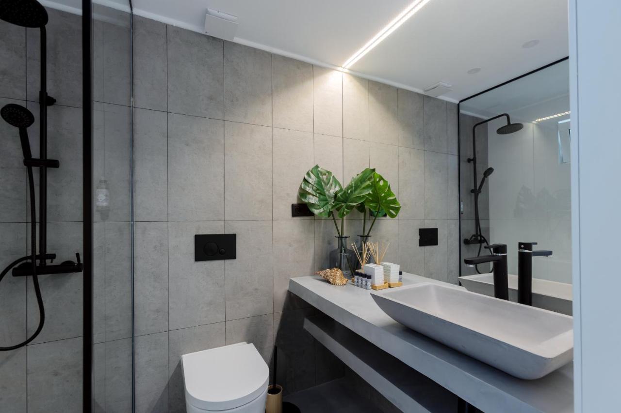 Apartment Cliff By Saudade *