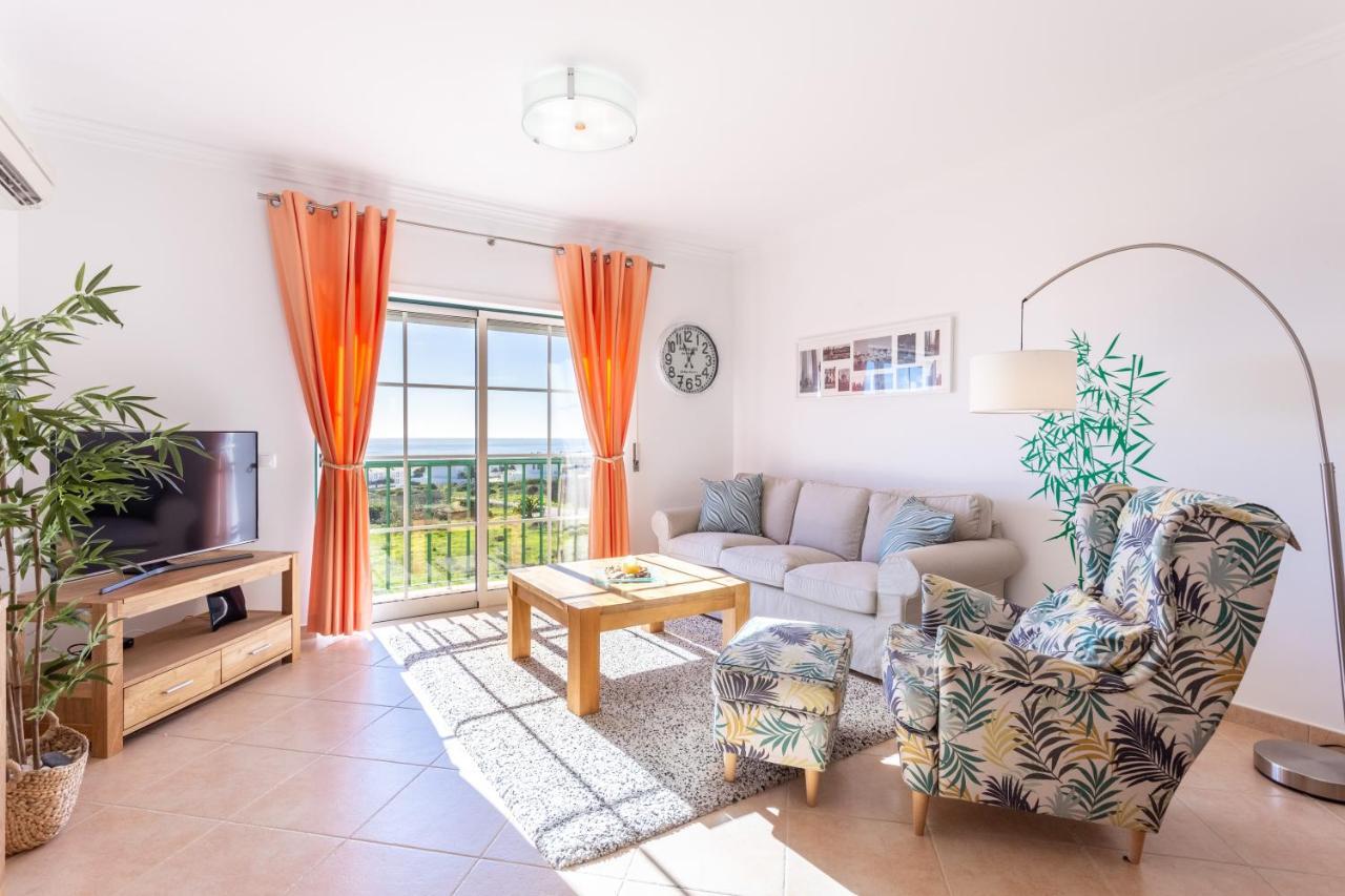 Lovely 2 Bedroom Including Pool, Stunning Ocean Views & Closeby Praia Da Luz