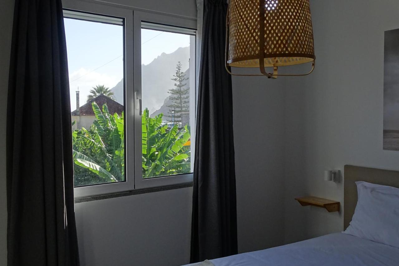 Hostel Madeira Surf Camp *