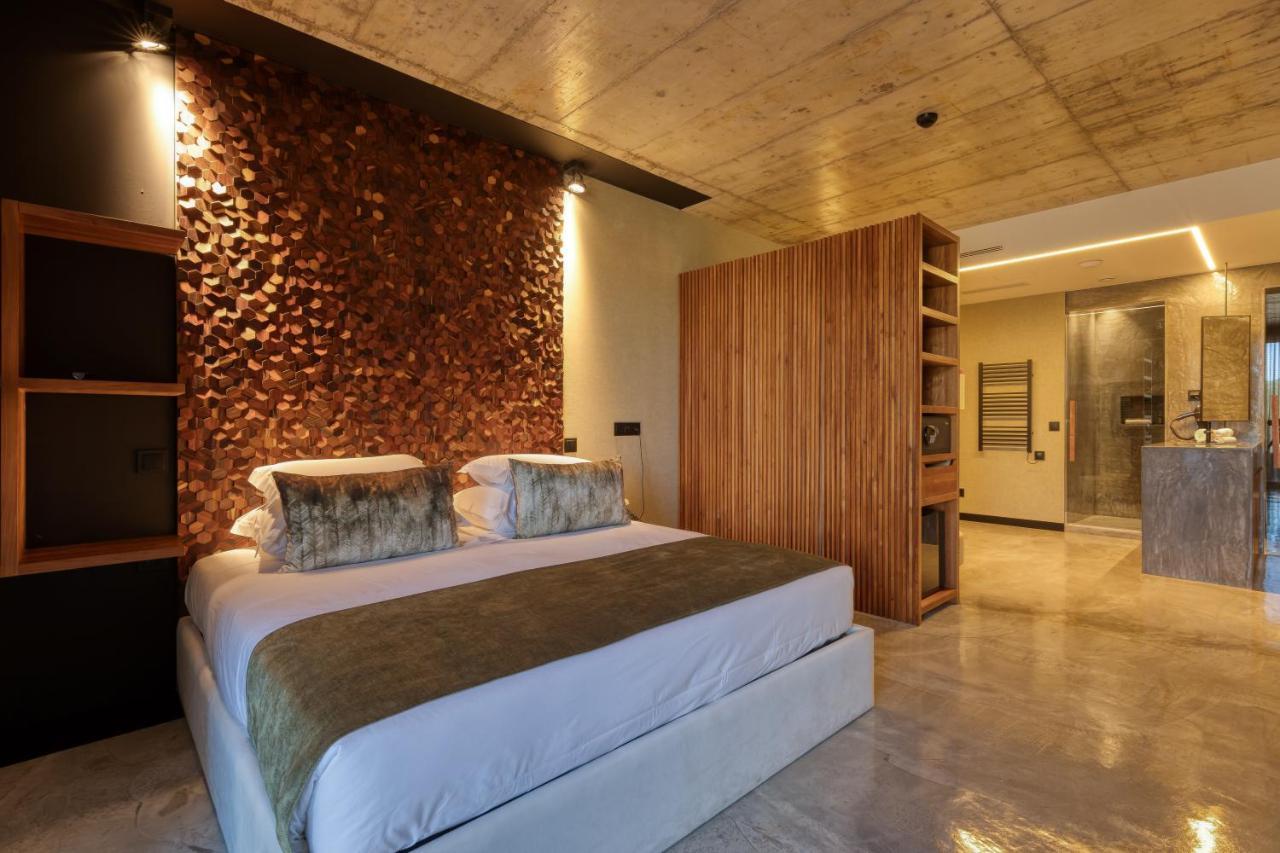 Well & Hotel