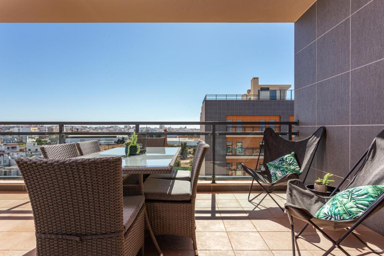 Apartment Privilege Les Mouettes With Rooftop Pool, Village Marina -