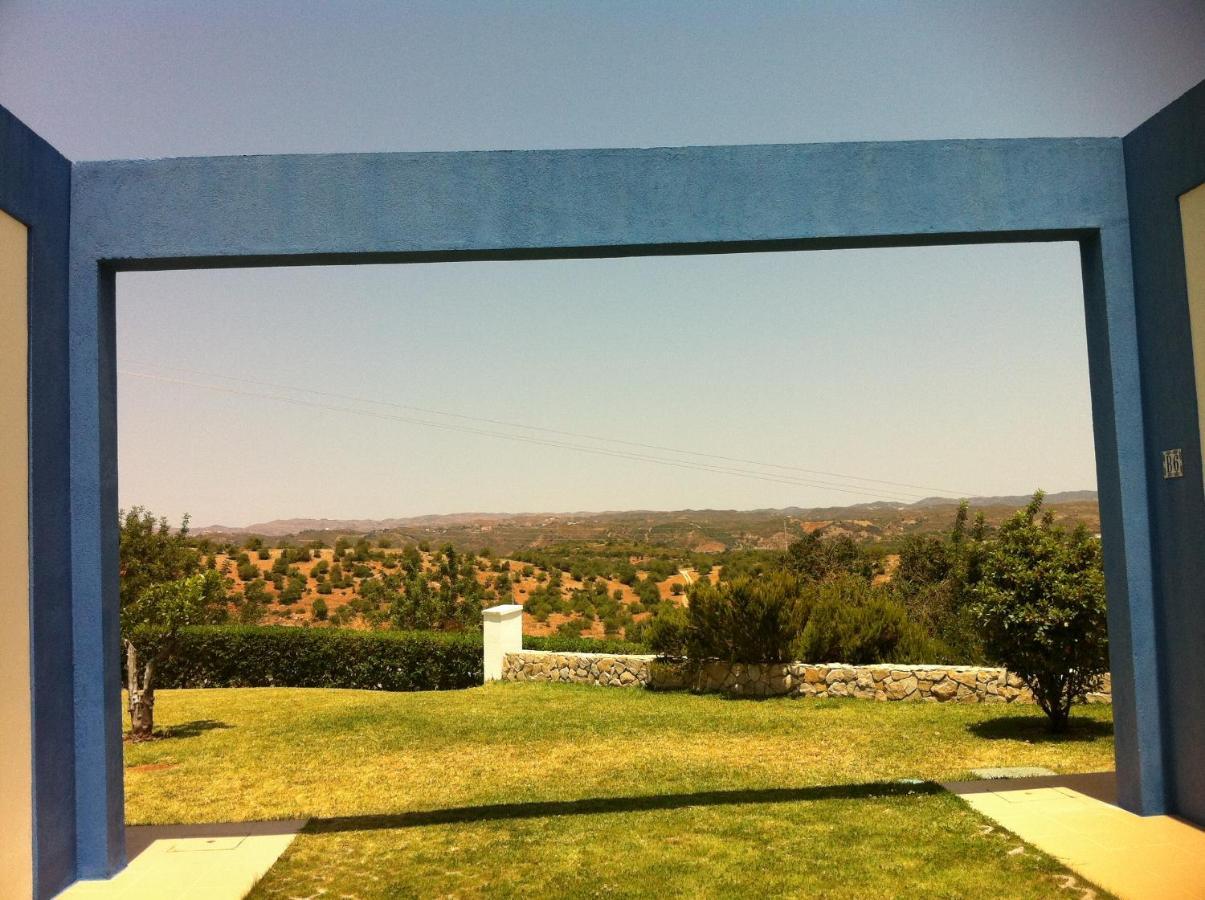 Casa Tedi: Luxurious With Pool And Gardens In Holiday home *