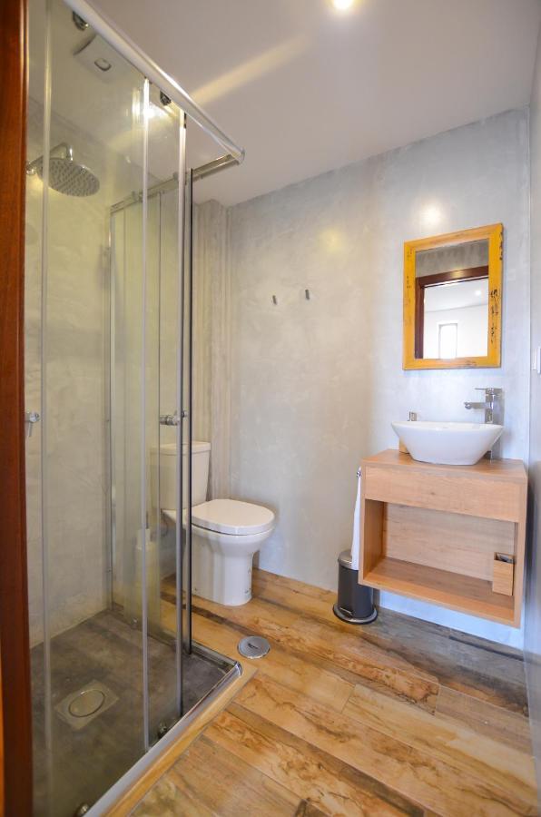 Sandycamps Surf House Guest house *