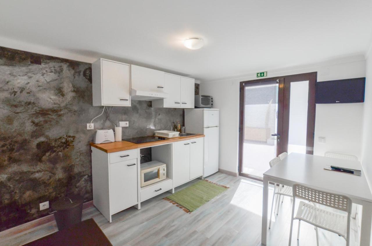 Sandycamps Surf House * Baleal