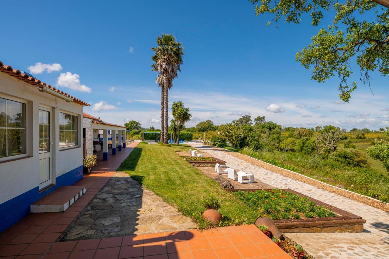 Country house Monte Pedras Negras *