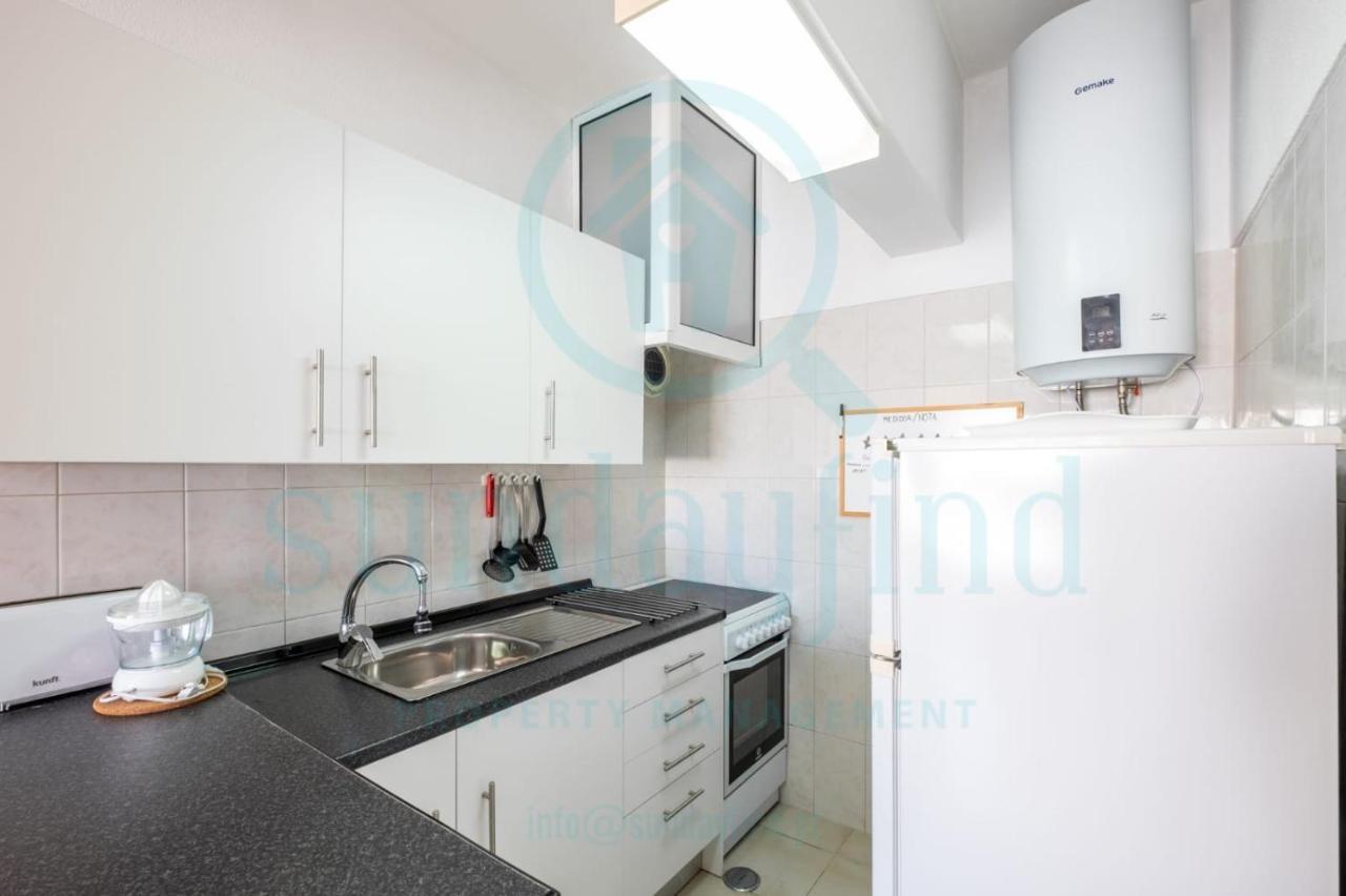 Algarve - Front - Free Wifi - Air Con Apartment