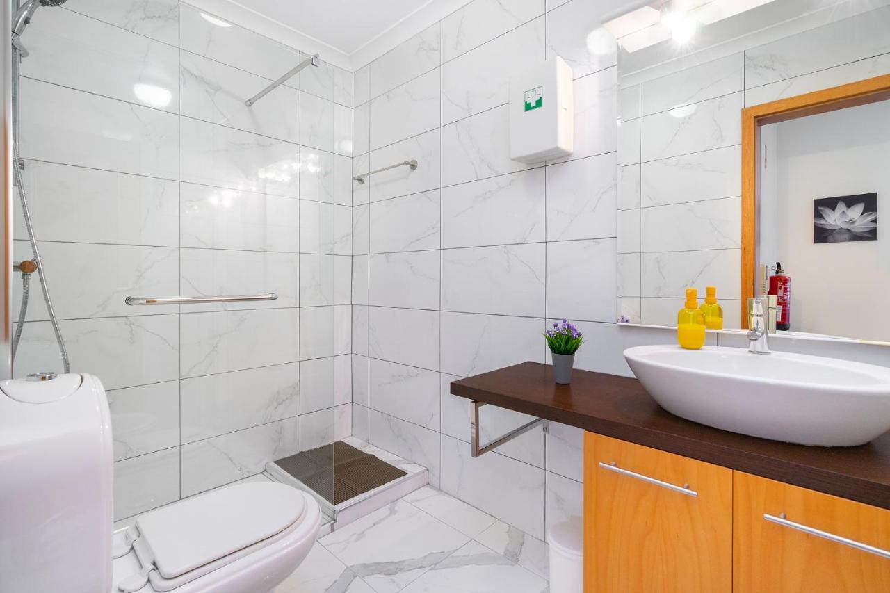Jardins Da Rocha: Beachfront With Sea Views And Pools Apartment *