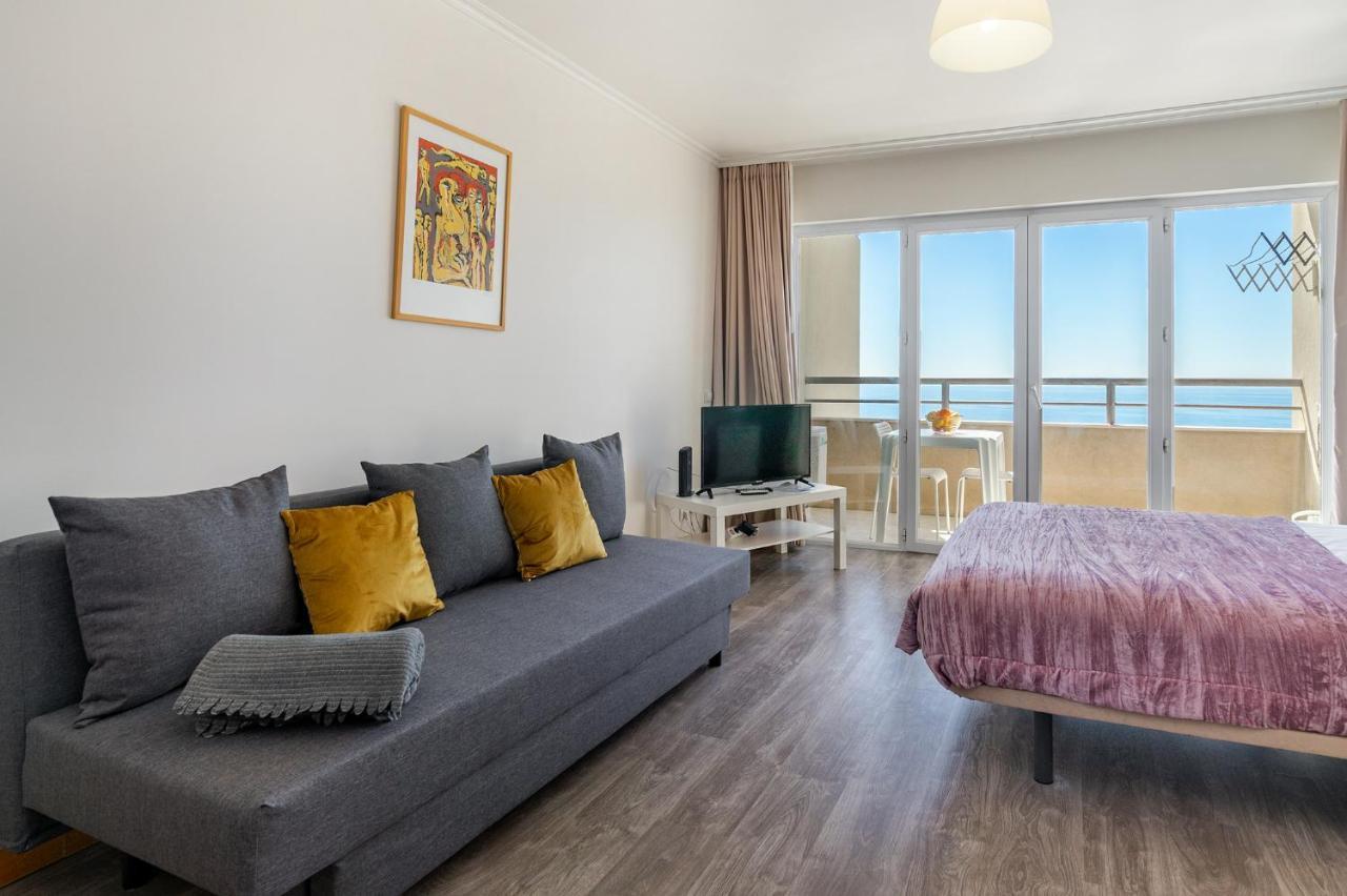 Apartment Jardins Da Rocha: Beachfront With Sea Views And Pools *