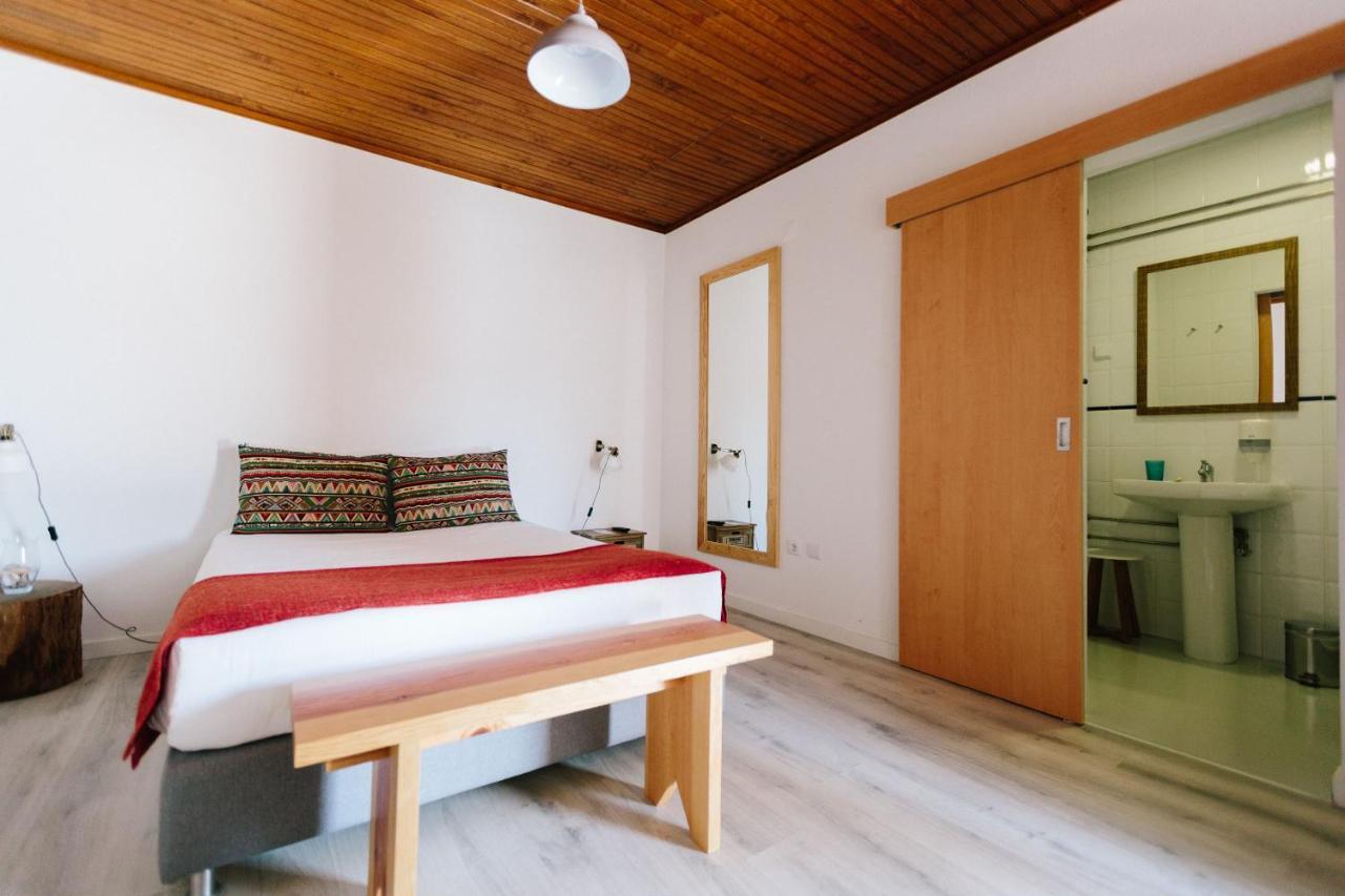 Zulla Nazare's Surf Village Guest house
