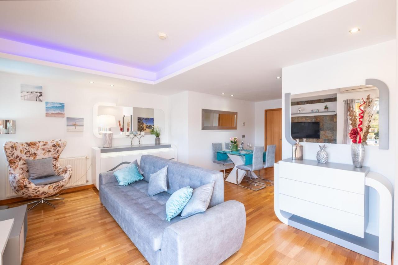 Funtastic Marina 1b3b Apartment