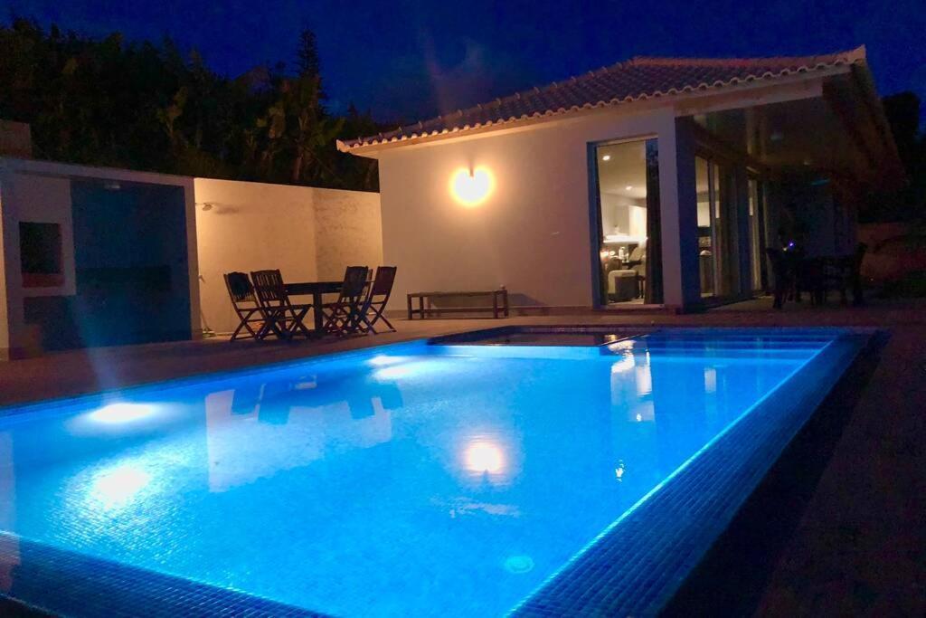 Pinheira Iv -heated Swimming Pool And Jacuzzi *