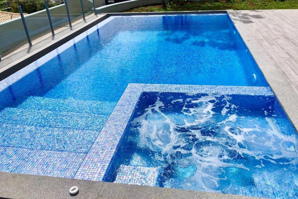 Pinheira Iv -heated Swimming Pool And Jacuzzi