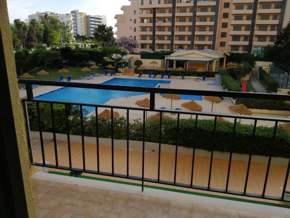 Apartment Club Amarilis,alex&mila Da Rocha