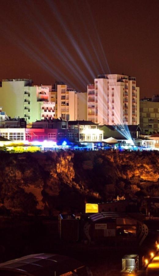Apartamento Club Amarilis,alex&mila Da Rocha