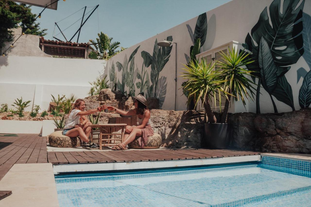 The Salty Pelican Yoga & Surf Retreat Hostel