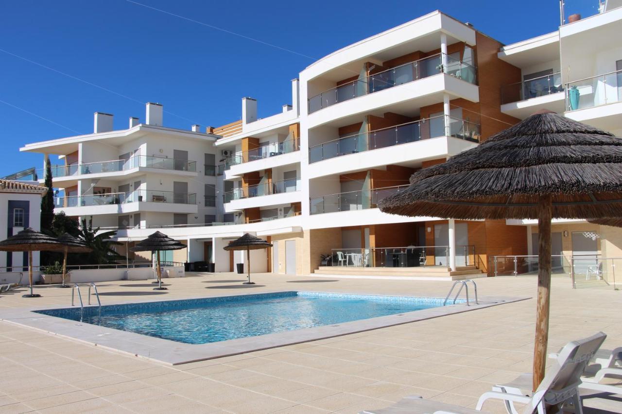 Ocean And Pool Apartment