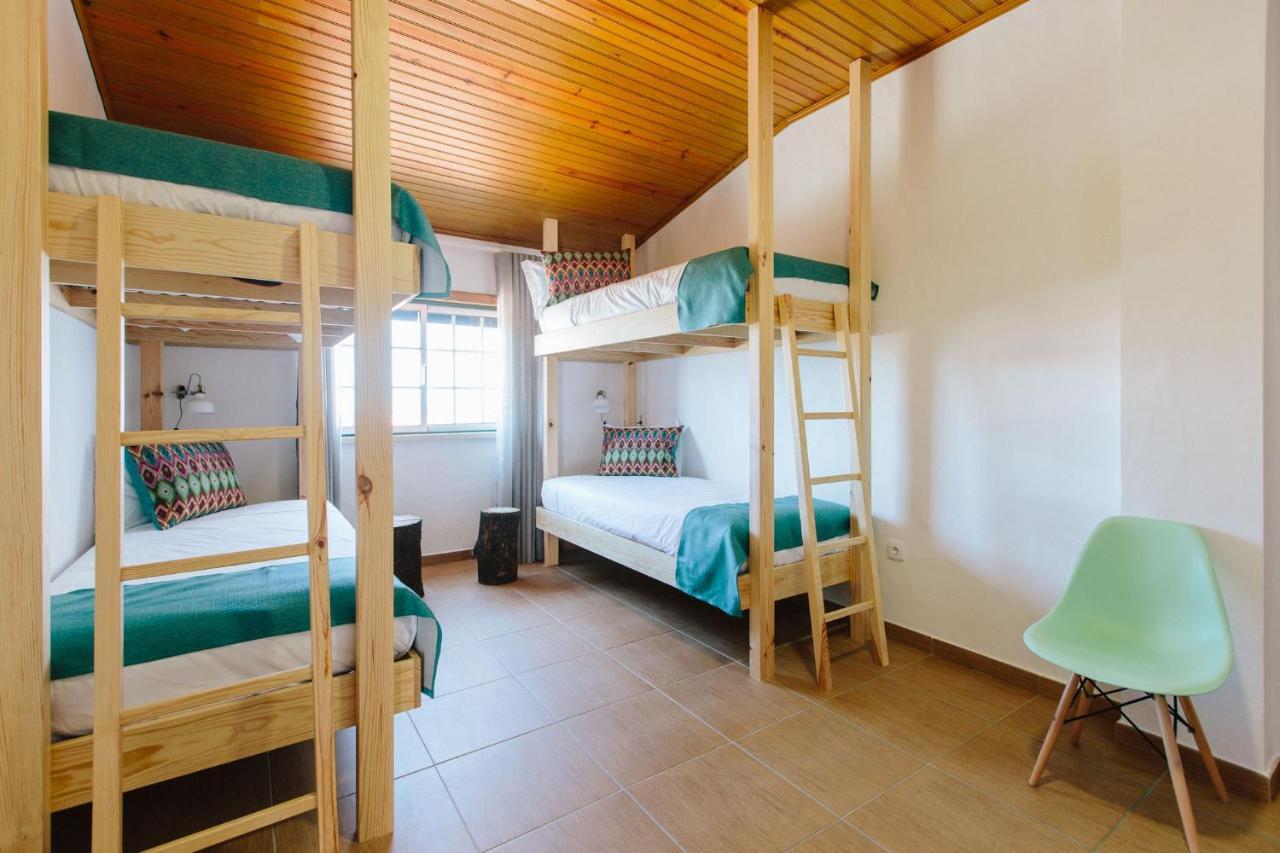 Zulla Nazare's Surf Village Guest house *