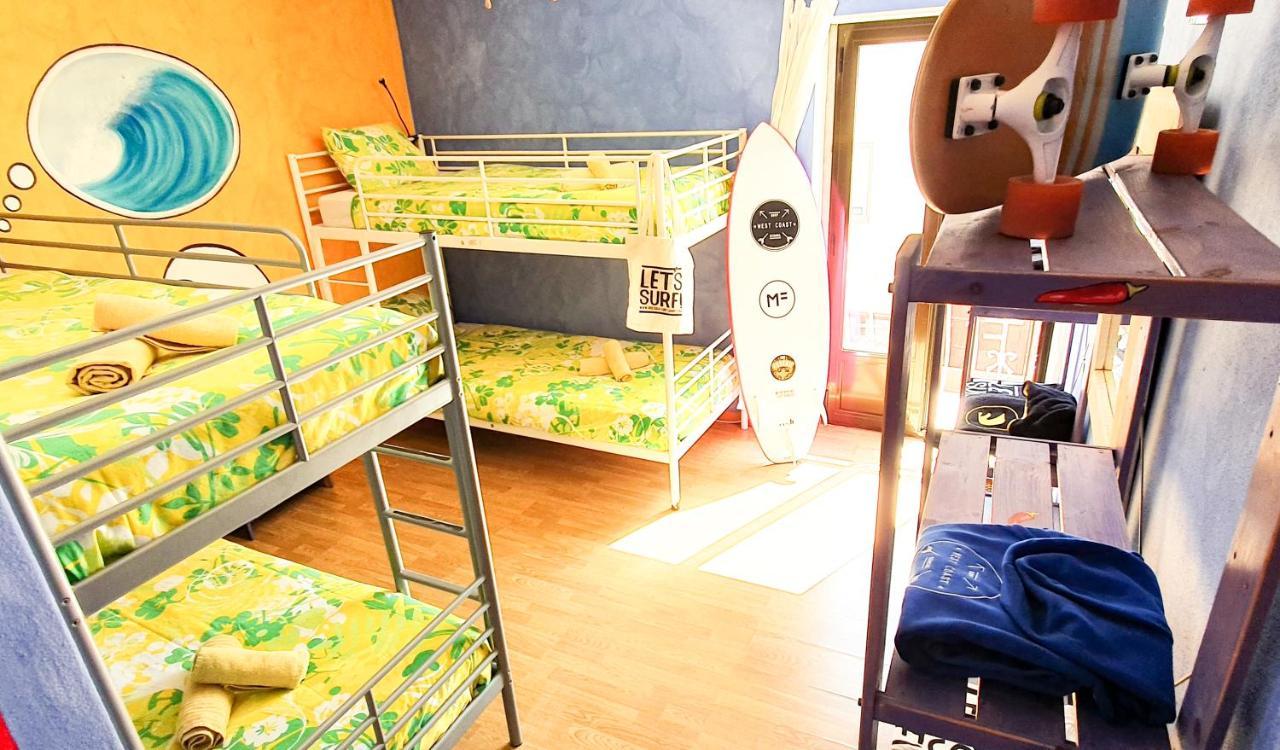 Surf Camp Hostel *