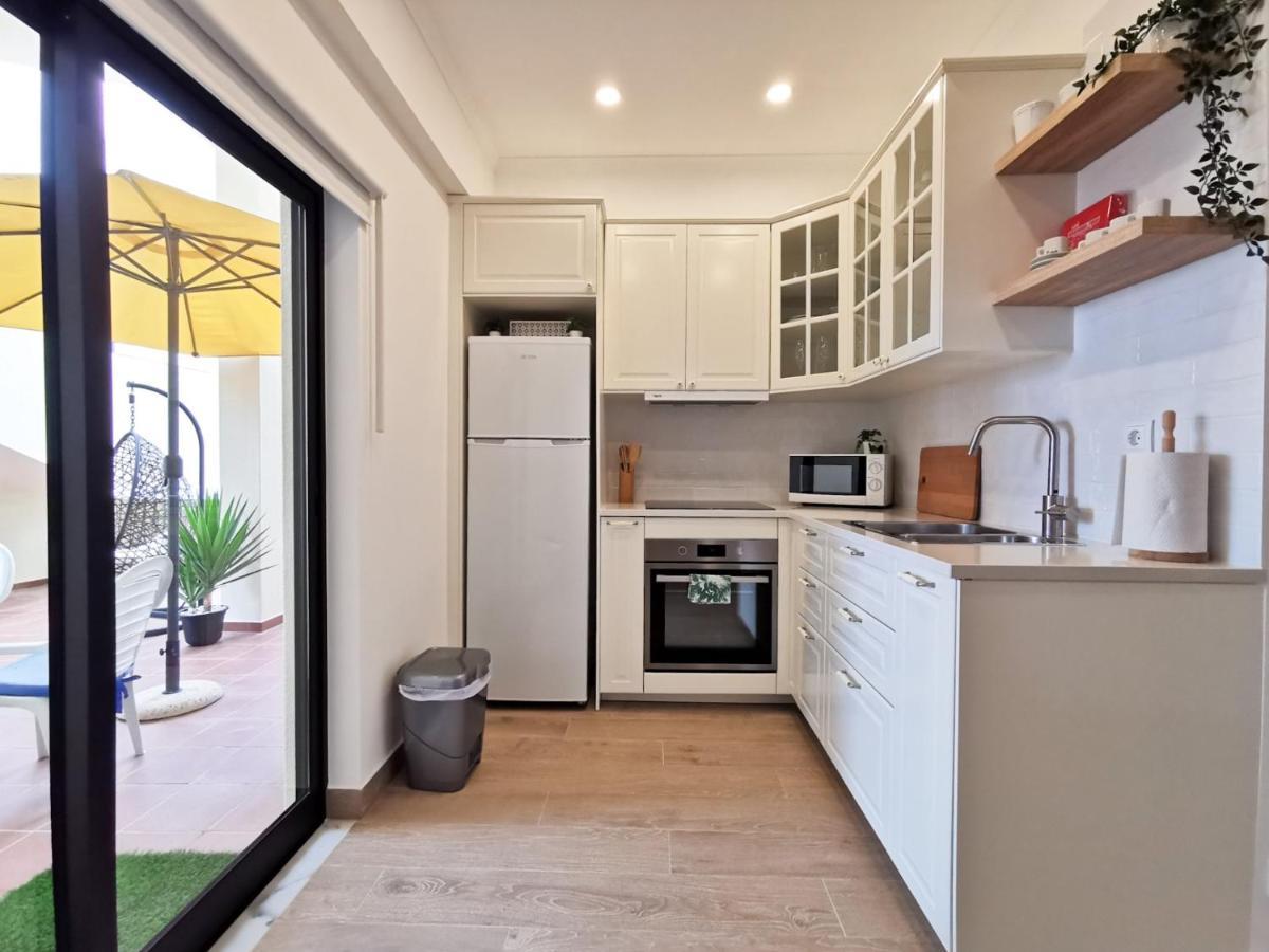 Sea View Apartment *