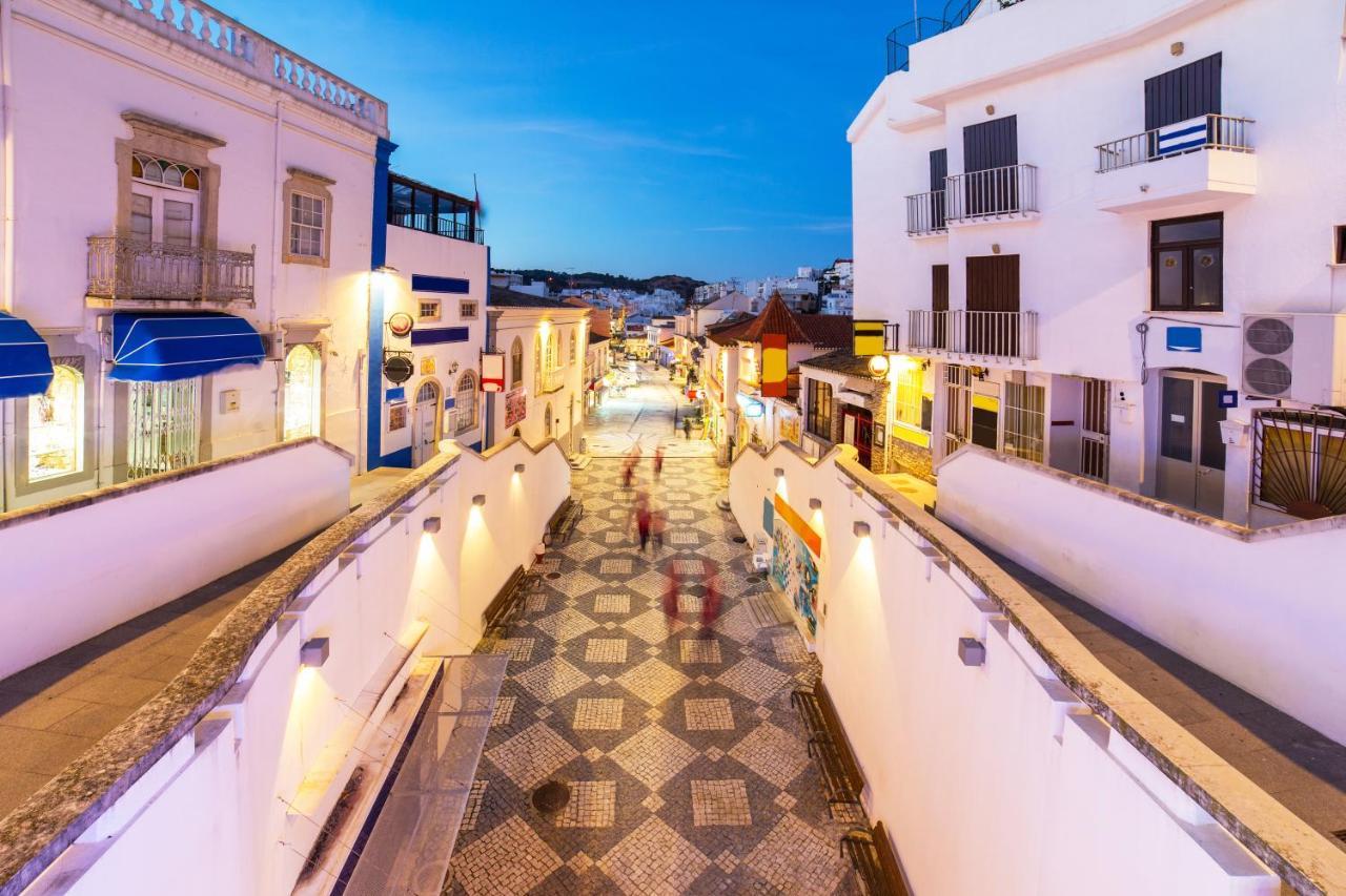 Warm Yellow Apartment Albufeira