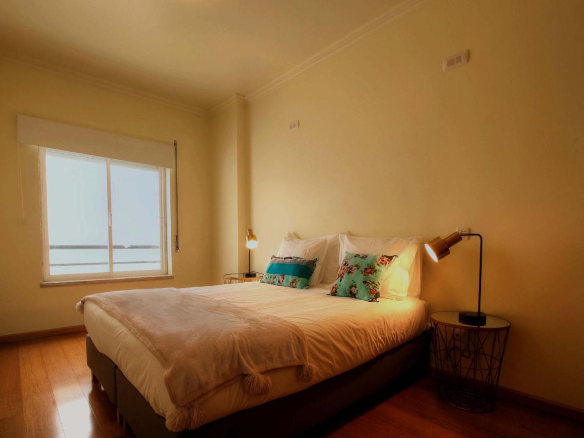 Balcony With View, Private Garage, An Elevator * Setubal