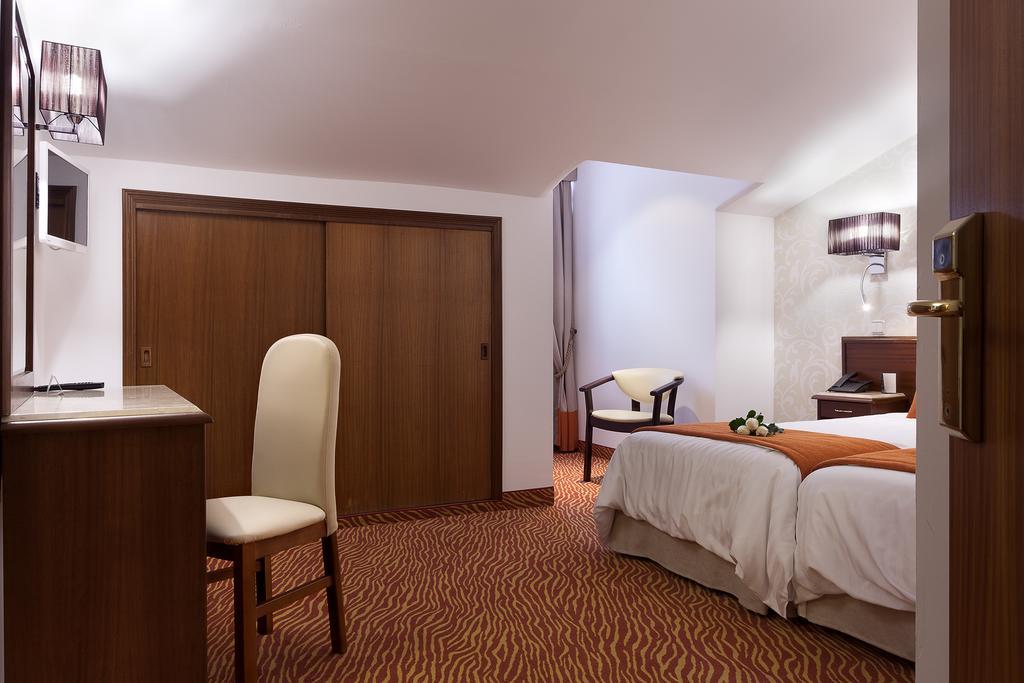 Avenida De Hotel Fatima