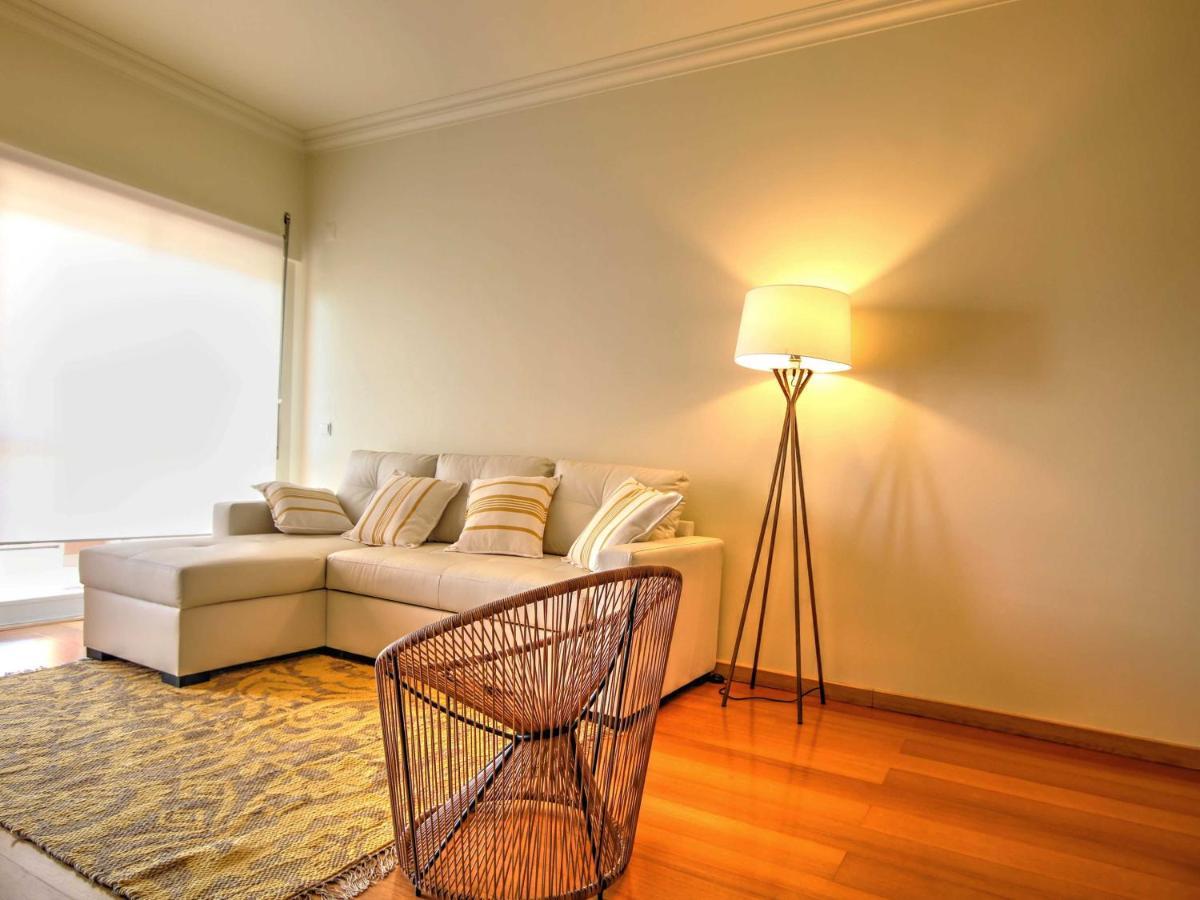 Apartment Balcony With View, Private Garage, An Elevator Setubal