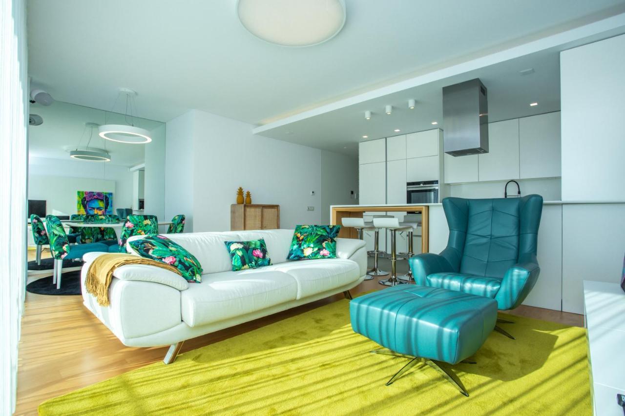 Ocean 52 By Rent4all