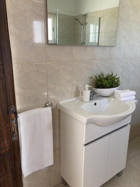 Typical Tm Flat With A Terrace And Sea View In Vsr Apartment Porches (Algarve)