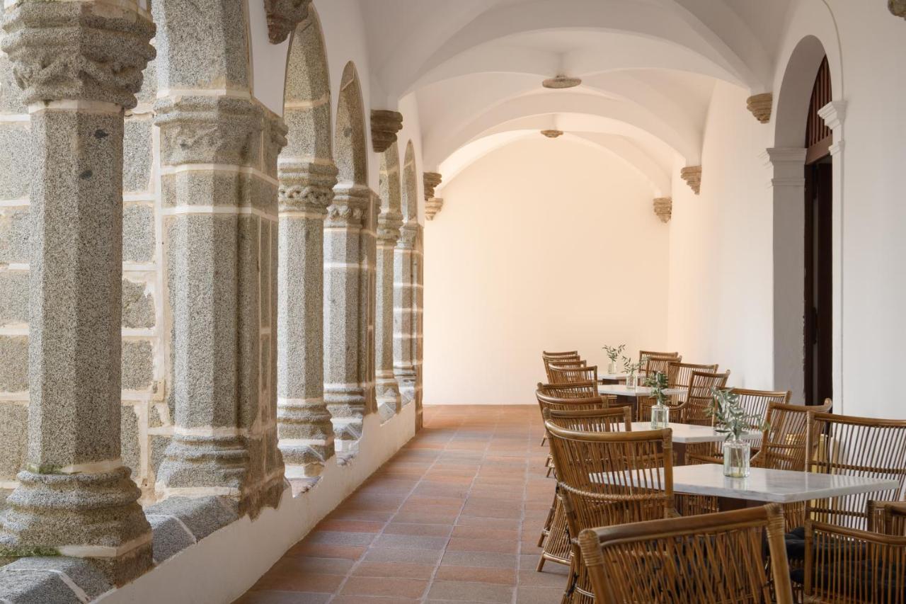 Convento Do Espinheiro, Historic &