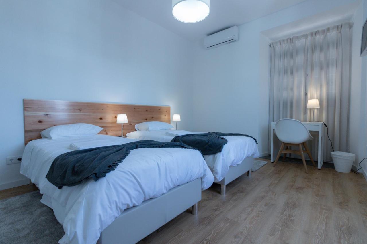 Albergue Lagoa & *